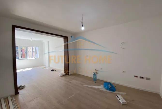Shtepi ne shitje Apartament ne Tirane, 1+1, Mobilimi Bosh, pa mobiluar, Pagesa 149,000  Euro.