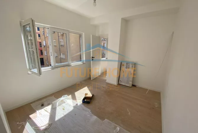Shtepi ne shitje Apartament ne Tirane, 1+1, Mobilimi Bosh, pa mobiluar, Pagesa 149,000  Euro.