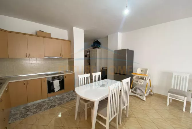 Shtepi ne shitje Apartament ne Tirane, 2+1, Mobilimi E mobiluar, Pagesa 155,000  Euro.
