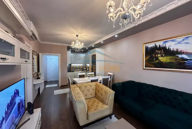 Shtepi ne shitje Apartament ne Tirane, 3+1, Mobilimi E mobiluar, Pagesa 168,000  Euro.