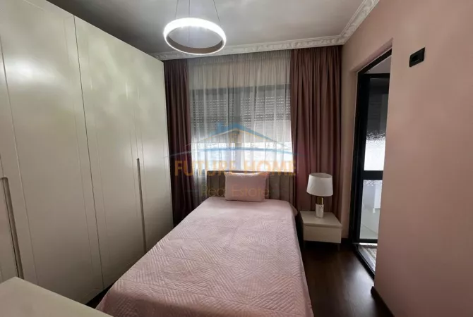 Shtepi ne shitje Apartament ne Tirane, 3+1, Mobilimi E mobiluar, Pagesa 168,000  Euro.