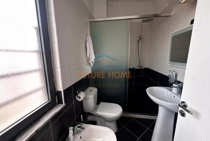 Shtepi ne shitje Apartament ne Tirane, 3+1, Mobilimi E mobiluar, Pagesa 168,000  Euro.