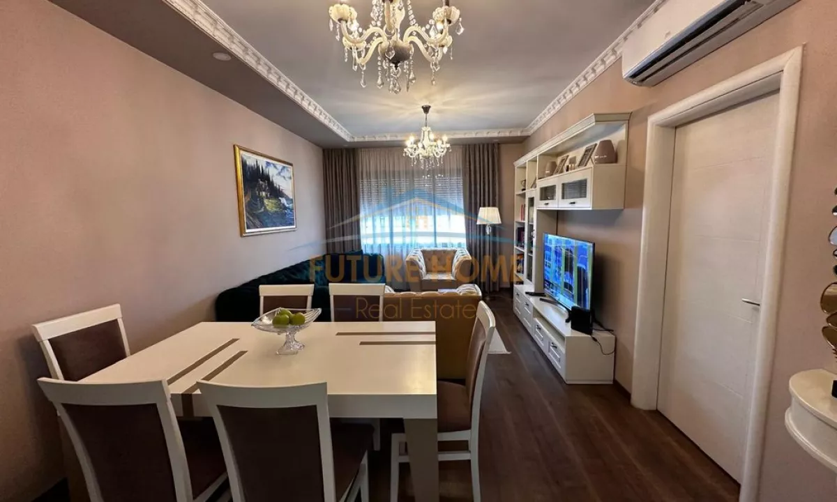 Shtepi ne shitje Apartament ne Tirane, 3+1, Mobilimi E mobiluar, Pagesa 168,000  Euro.