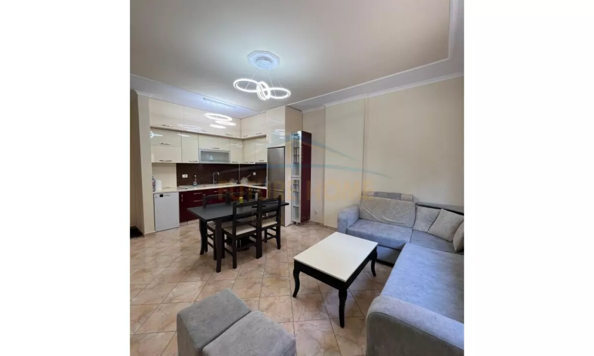 Shtepi ne shitje Apartament ne Fier, 2+1, Mobilimi E mobiluar, Pagesa 95,000  Euro.