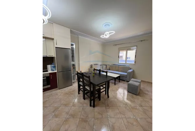 Shtepi ne shitje Apartament ne Fier, 2+1, Mobilimi E mobiluar, Pagesa 95,000  Euro.