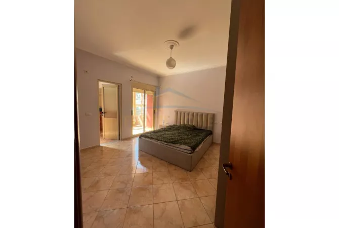 Shtepi ne shitje Apartament ne Fier, 2+1, Mobilimi E mobiluar, Pagesa 95,000  Euro.