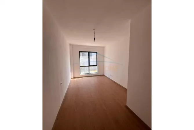 Shtepi ne shitje Apartament ne Tirane, 3+1, Mobilimi Bosh, pa mobiluar, Pagesa 190,147  Euro.