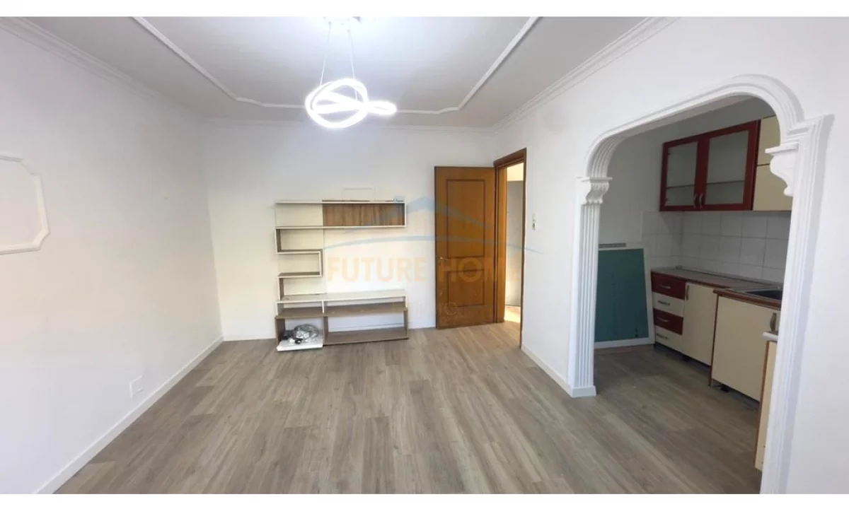 Shtepi ne shitje Apartament ne Tirane, 1+1, Mobilimi Bosh, pa mobiluar, Pagesa 90,001  Euro.