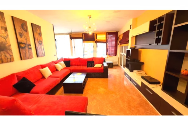 Shtepi me qera Apartament ne Tirane, 3+1, Mobilimi E mobiluar, Pagesa 630  Euro.