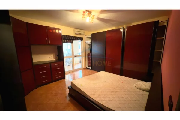 Shtepi me qera Apartament ne Tirane, 3+1, Mobilimi E mobiluar, Pagesa 630  Euro.