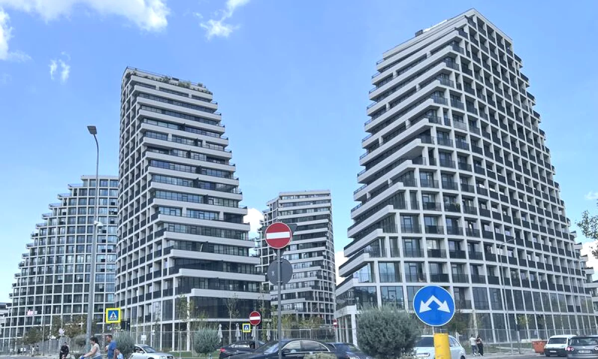 Shtepi ne shitje Apartament ne Tirane, 3+1, Mobilimi Bosh, pa mobiluar, Pagesa 700,001  Euro.
