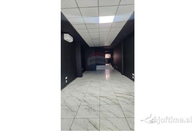 Ambiente Commerciale in Affitto 1+1 a Tirana - 550 Euro