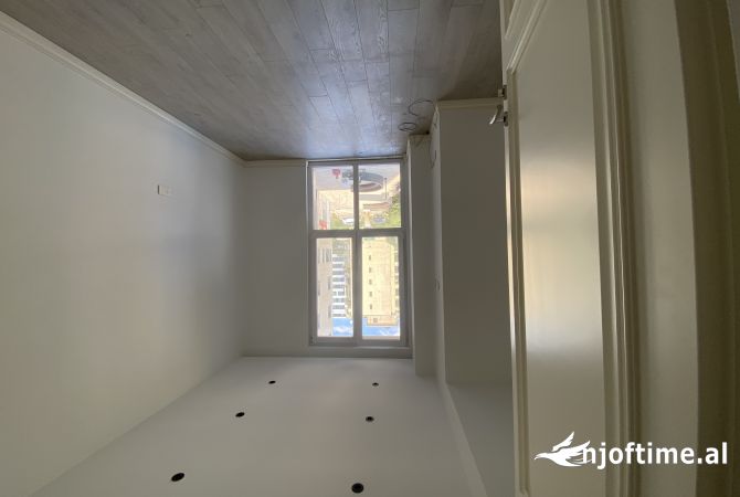 Ambiente Commerciale in Affitto 3+1 a Tirana - 1,000 Euro