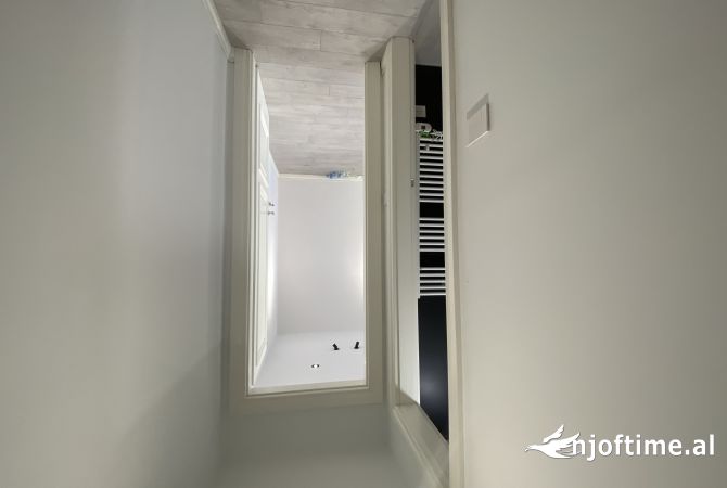 Ambiente Commerciale in Affitto 3+1 a Tirana - 1,000 Euro