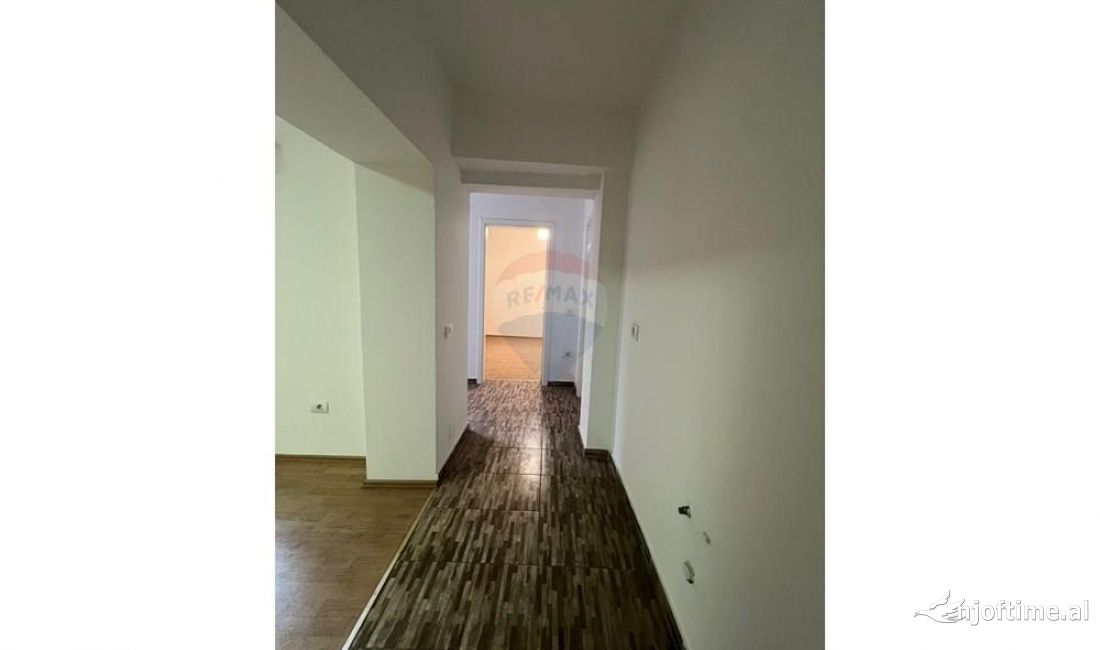 Ambient per zyra me qira tek Shushica