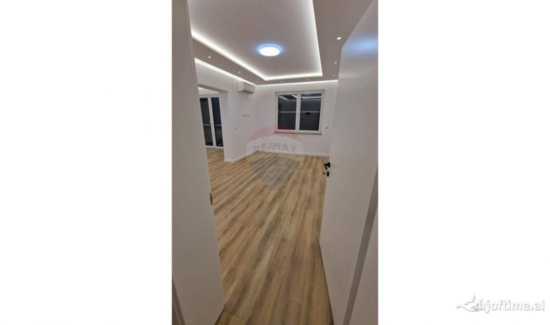 ZYRE PER QIRA RRUGA E DURRESIT 