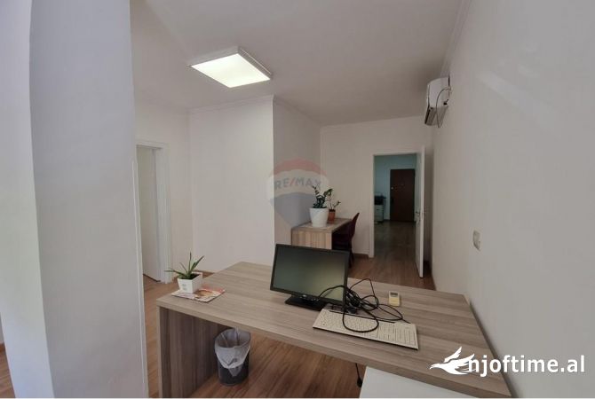 Ambiente Commerciale in Affitto 3+1 a Tirana - 550 Euro
