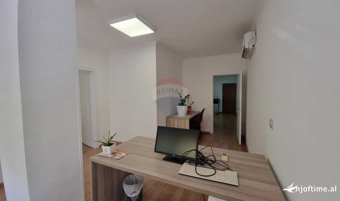 ZYRE PER QIRA TE KOMUNA E PARISIT!