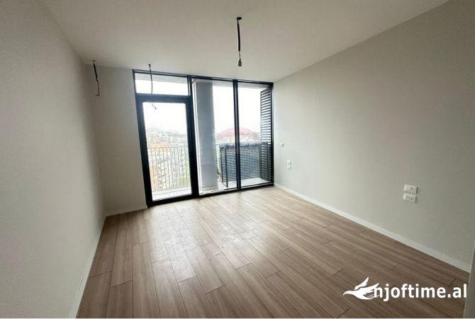 Ambiente Commerciale in Affitto 1+1 a Tirana - 900 Euro