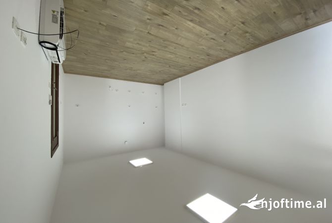 Ambiente Commerciale in Affitto 3+1 a Tirana - 700 Euro