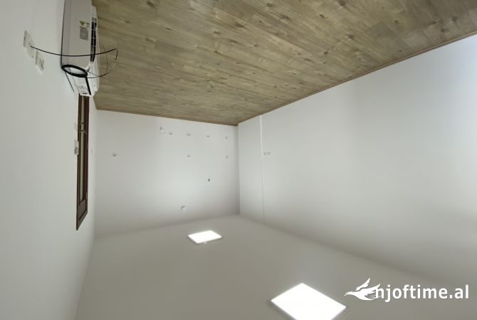 Jepet ambinet me qira  prane Square 21