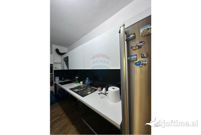 Ambiente Commerciale in Affitto 3+1 a Tirana - 1,200 Euro