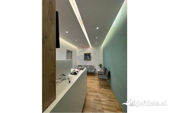Ambiente Commerciale in Affitto 3+1 a Tirana - 1,200 Euro