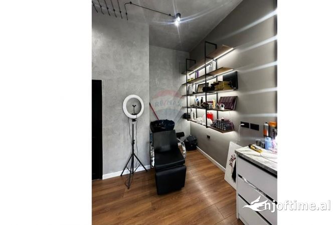 Ambiente Commerciale in Affitto 1+1 a Tirana - 380 Euro