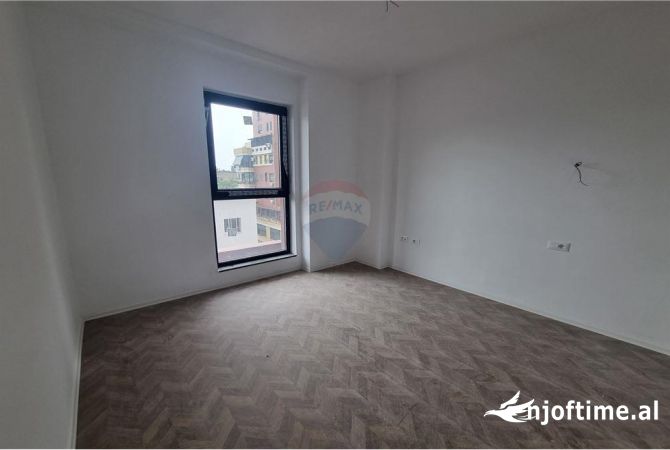 Ambiente Commerciale in Affitto 2+1 a Tirana - 1,200 Euro