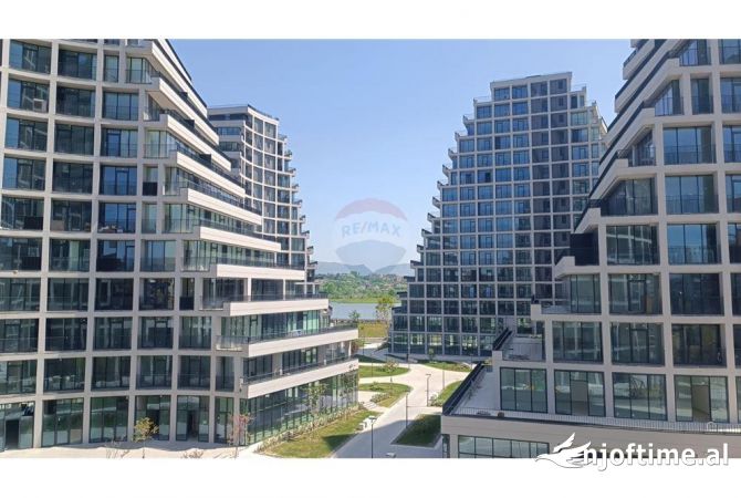 Ambiente Commerciale in Affitto 3+1 a Tirana - 1,400 Euro