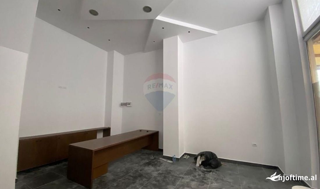 JEPET NJESI PER QIRA PRANE TERMINALIT TE JUGUT