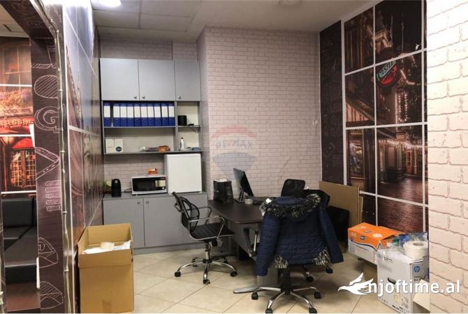 Zyre me qira te Rruga e Kavajes