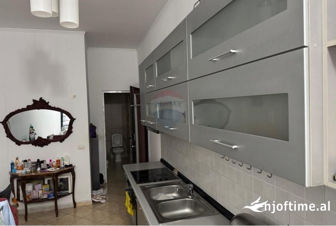 Appartamento in affitto a Tirana Garsoniere, Arredato