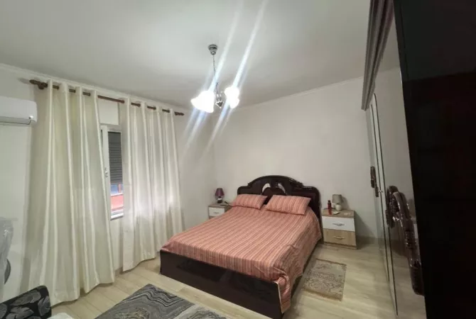 Shtepi me qera Apartament ne Tirane, 3+1, Mobilimi E mobiluar, Pagesa 750  Euro.