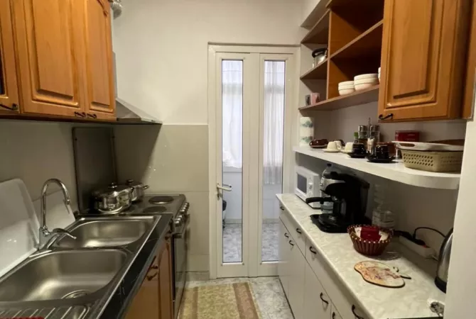 Shtepi me qera Apartament ne Tirane, 3+1, Mobilimi E mobiluar, Pagesa 750  Euro.