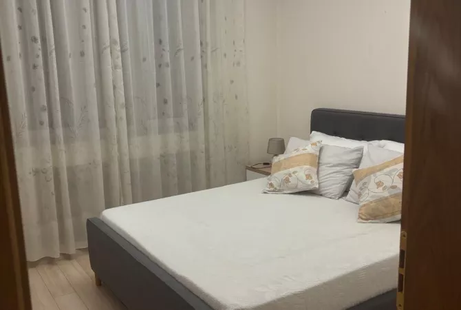 Shtepi me qera Apartament ne Tirane, 3+1, Mobilimi E mobiluar, Pagesa 750  Euro.