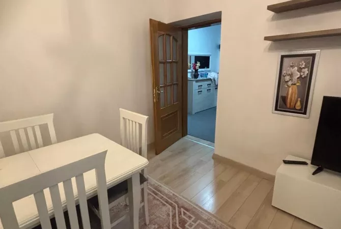 Shtepi me qera Apartament ne Tirane, 3+1, Mobilimi E mobiluar, Pagesa 750  Euro.
