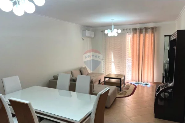 Shtepi me qera Apartament ne Tirane, 2+1, Mobilimi E mobiluar, Pagesa 790  Euro.