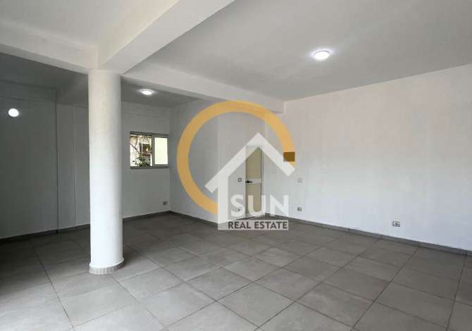 Ambient biznesi me qera 3+1 ne Shkoder - 20,000 Leke
