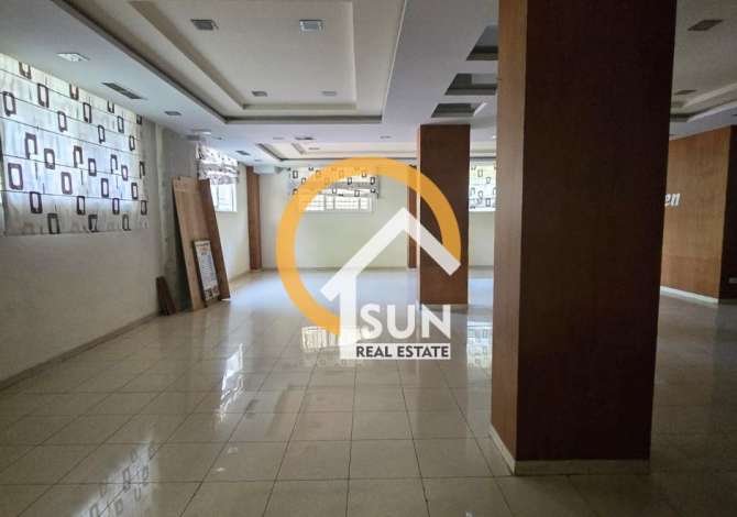 Ambiente Commerciale in Vendita 3+1 a Scutari - 115,000 Euro