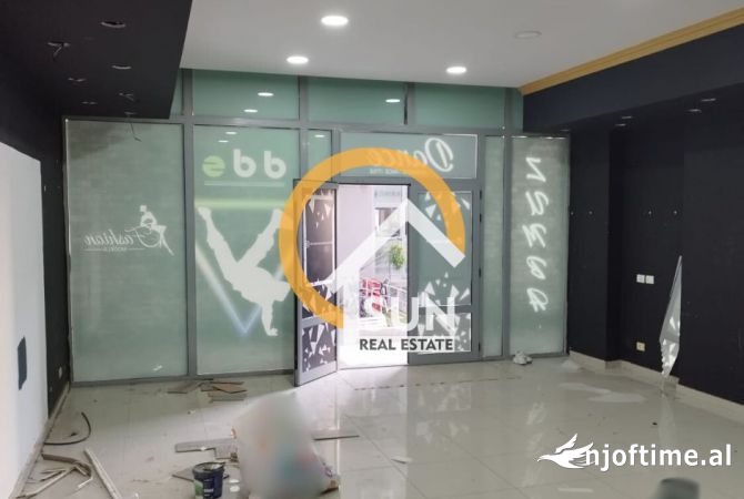 Ambiente Commerciale in Affitto 3+1 a Scutari - 40,000 Leke