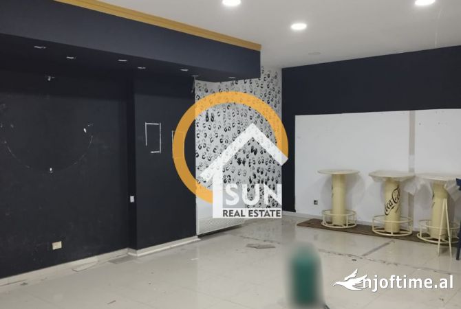 Ambiente Commerciale in Affitto 3+1 a Scutari - 40,000 Leke