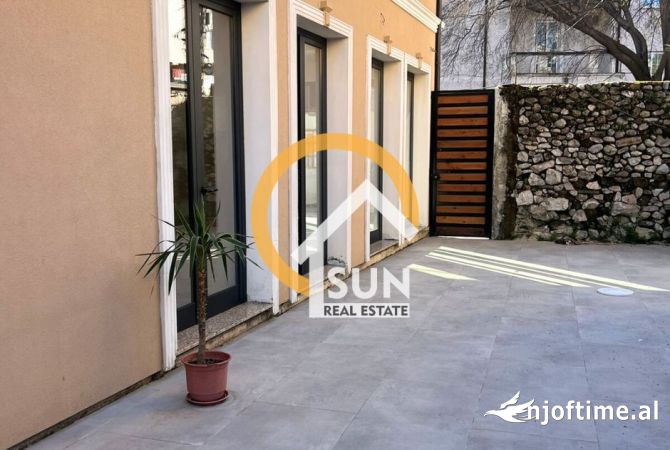 JEPET ME QIRA AMBIENT BIZNESI, PEDONALE, SHKODER