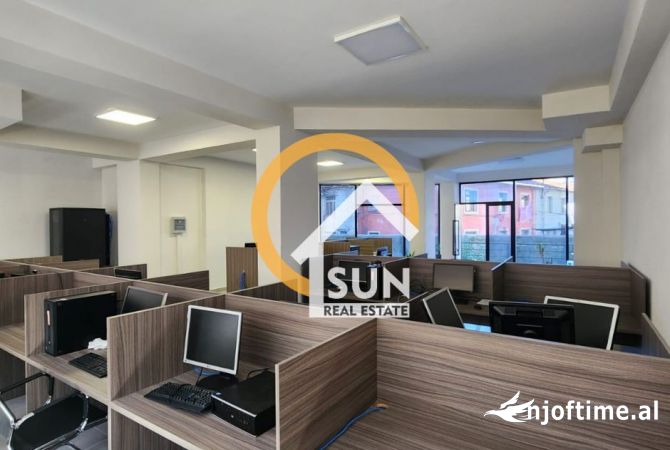 Ambiente Commerciale in Vendita 3+1 a Scutari - 360,000 Euro