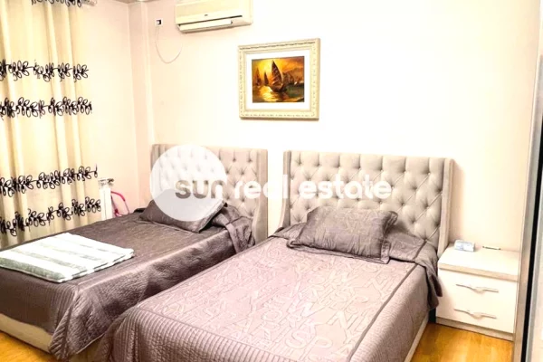 Shtepi me qera Apartament ne Shkoder, 3+1, Mobilimi E mobiluar, Pagesa 1,200  Euro.