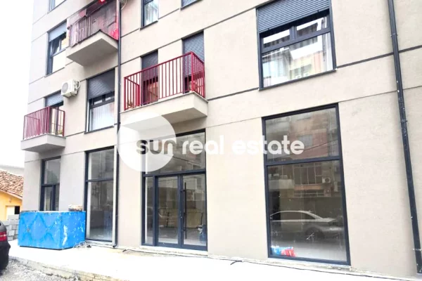 JEPET ME QIRA AMBIENT BIZNESI MBAS TEATRIT, SHKODER