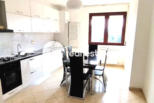Shtepi me qera Apartament ne Shkoder, 2+1, Mobilimi E mobiluar, Pagesa 60,000  Leke.