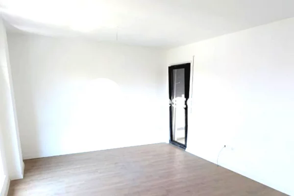 Shtepi ne shitje Apartament ne Tirane, 2+1, Mobilimi Bosh, pa mobiluar, Pagesa 280,000  Euro.