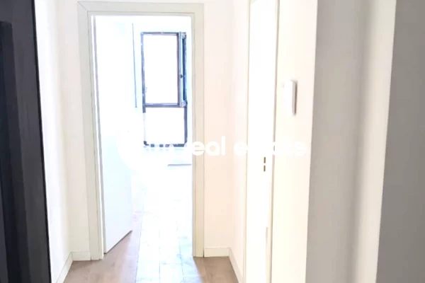 Shtepi ne shitje Apartament ne Tirane, 2+1, Mobilimi Bosh, pa mobiluar, Pagesa 280,000  Euro.
