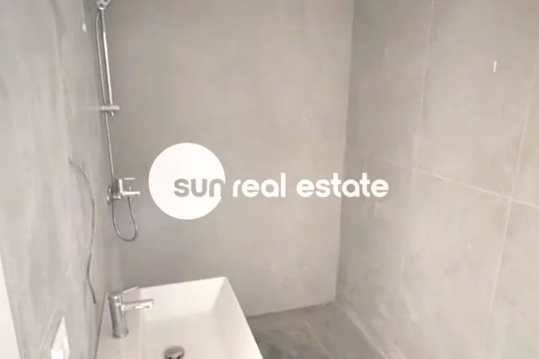 Shtepi ne shitje Apartament ne Tirane, 2+1, Mobilimi Bosh, pa mobiluar, Pagesa 280,000  Euro.